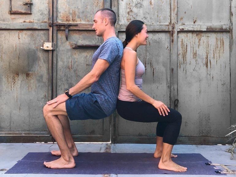12 Best Couples Yoga Poses - Step-By-Step Guide With Images
